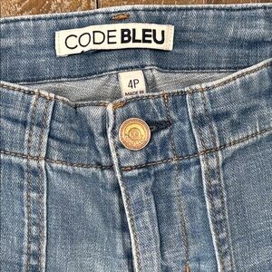 Code Bleu Petite 4P Straight Leg Crop Jeans Medium Wash Back Flap Pocket